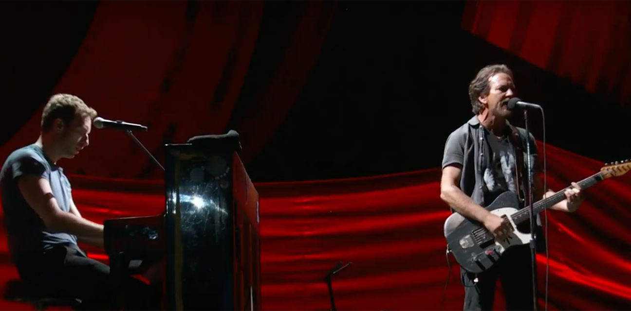 Chris Martin & Eddie Vedder @ Global Citizen Festival 2016 - Screengrab